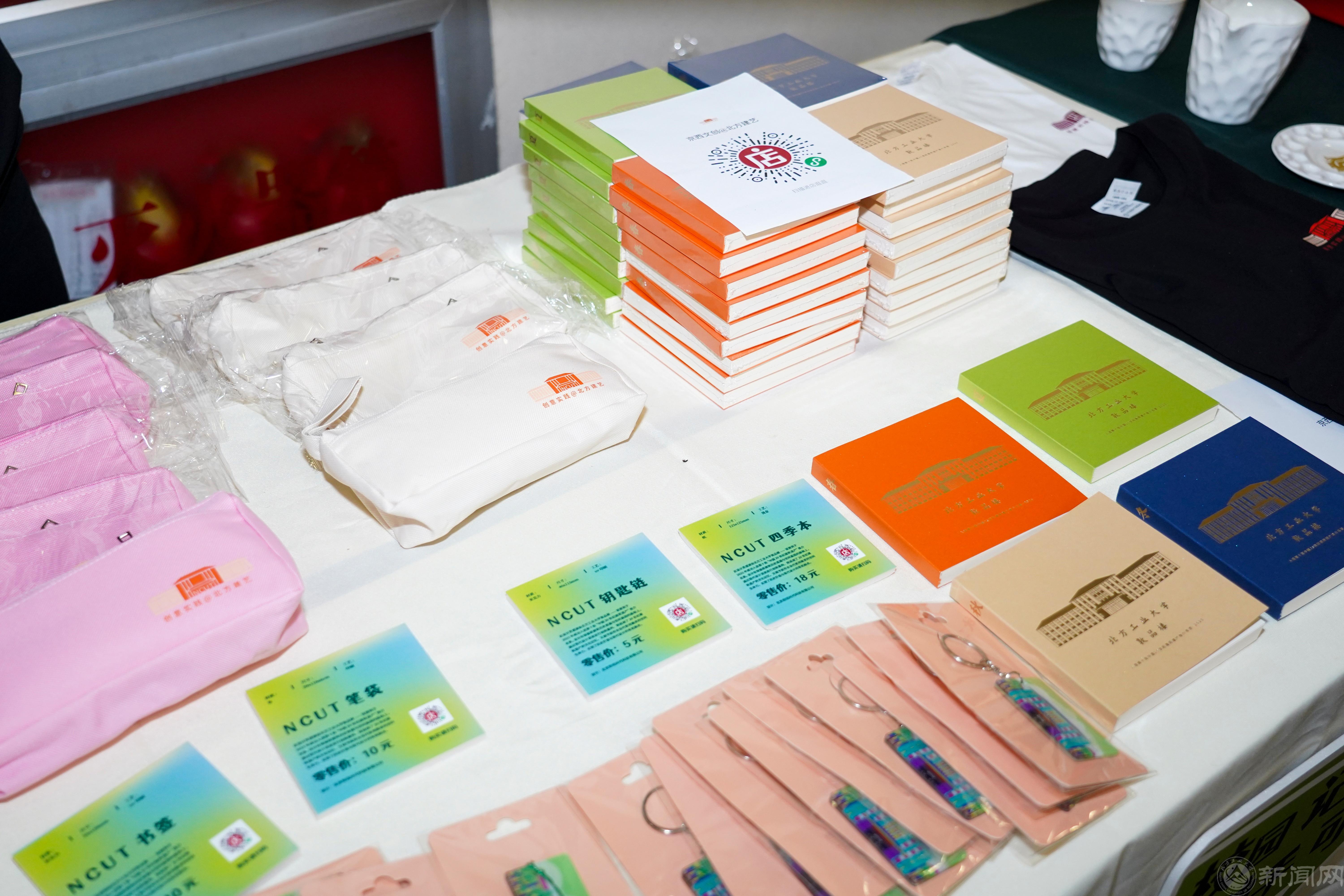 新闻配图-文创展1.jpg 新闻配图-文创展1.jpg