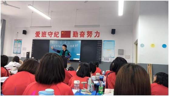 22为学前学生讲授乐理课程.png